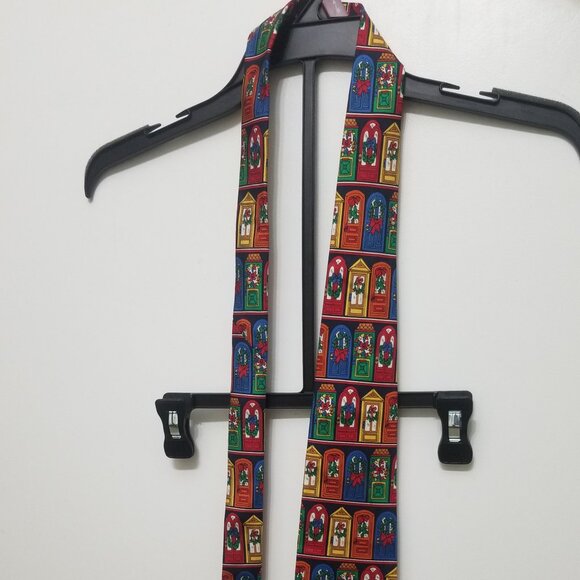 great gift: NWOT Andhurst wreathed doors silk Christmas tie - Picture 2 of 6